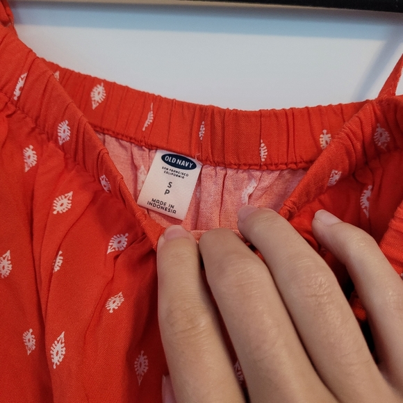 4/$20 👚 Old Navy size small Cold Shoulder top - Picture 3 of 3